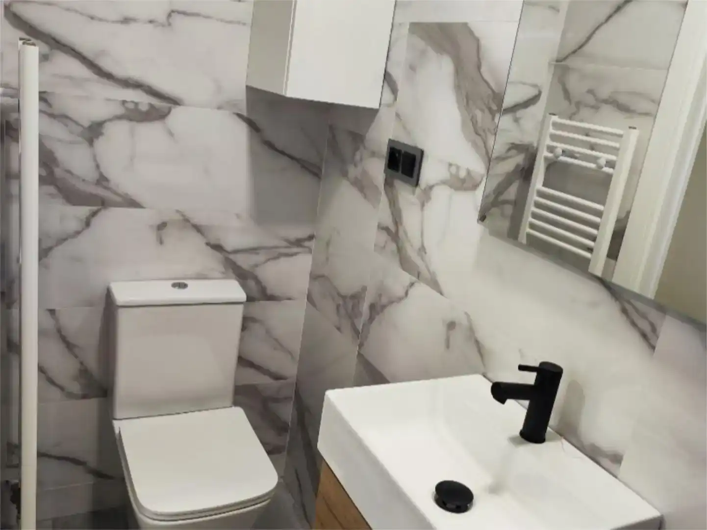 Bany de Apartament per a compartir en León Capital  amb Jardí privat, Parquet i Traster
