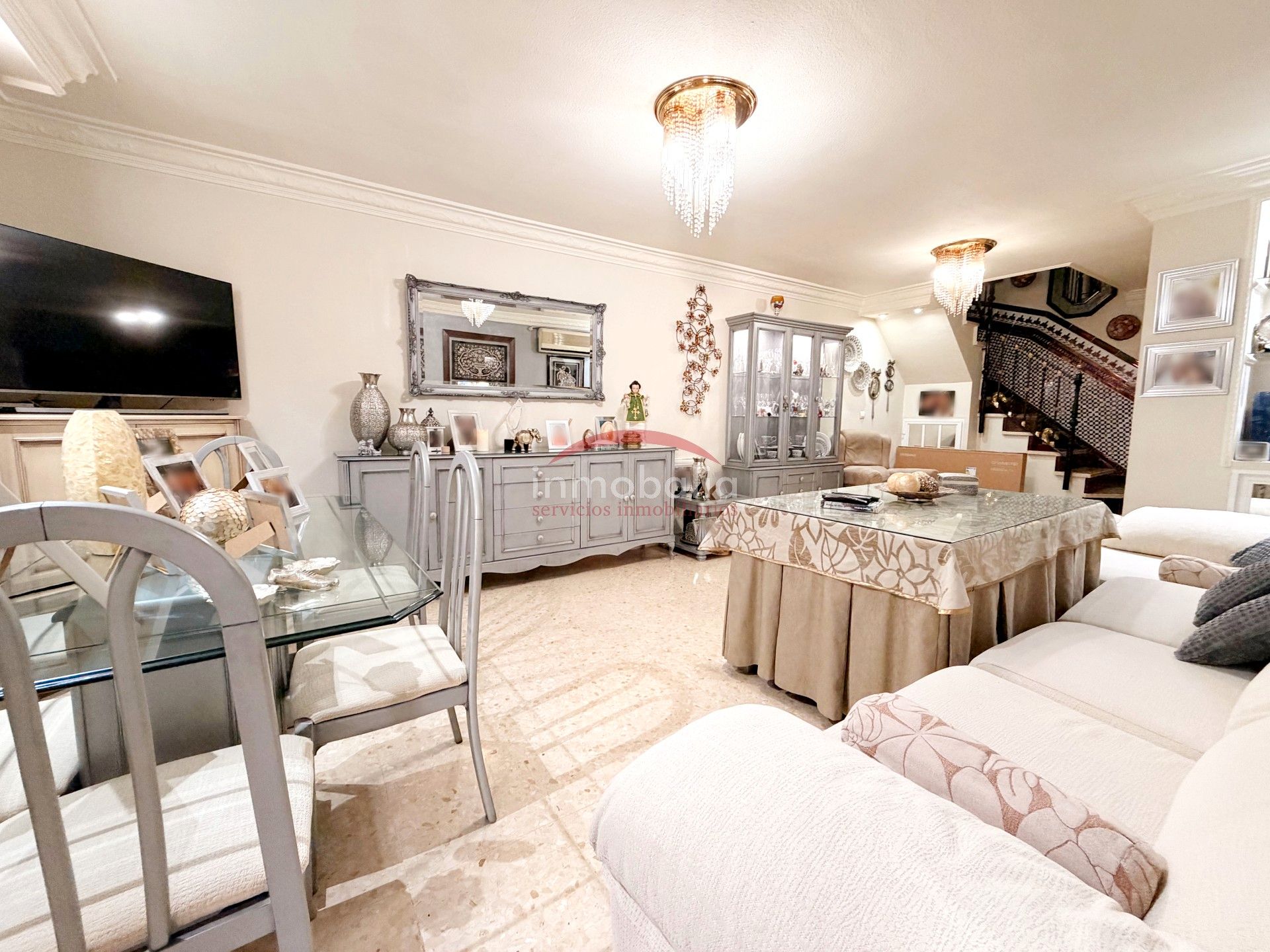 Sala d'estar de Casa adosada en venda en  Sevilla Capital amb Aire condicionat, Terrassa i Traster