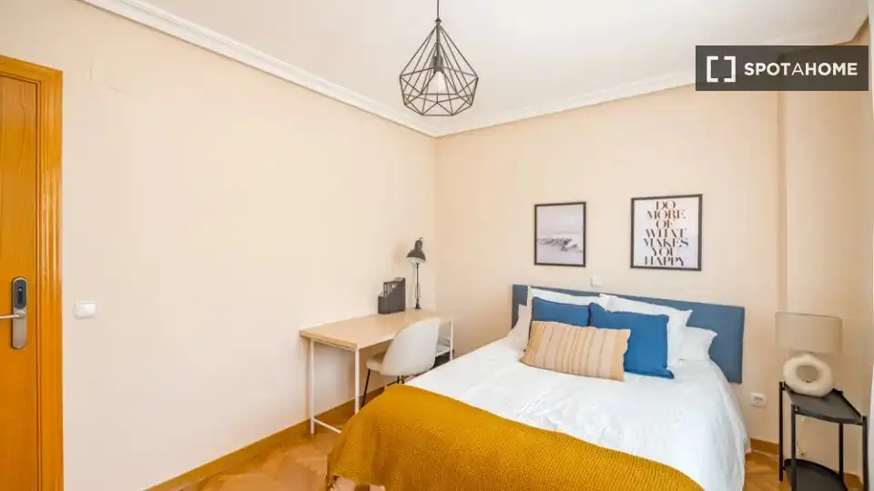 Bedroom of Flat for rent in Madrid  with Air Conditioner, Heating and Furnished