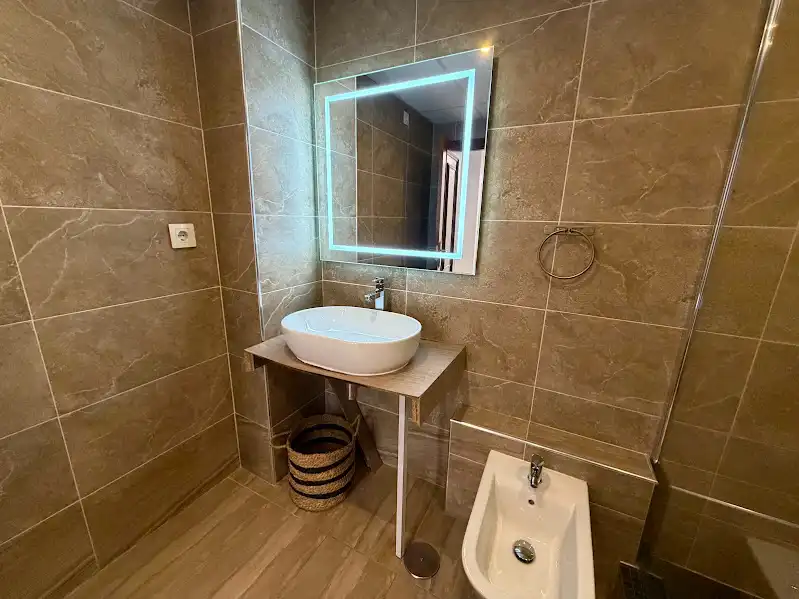 Baño de Piso en venta en Torrevieja con Terraza, Amueblado y TV
