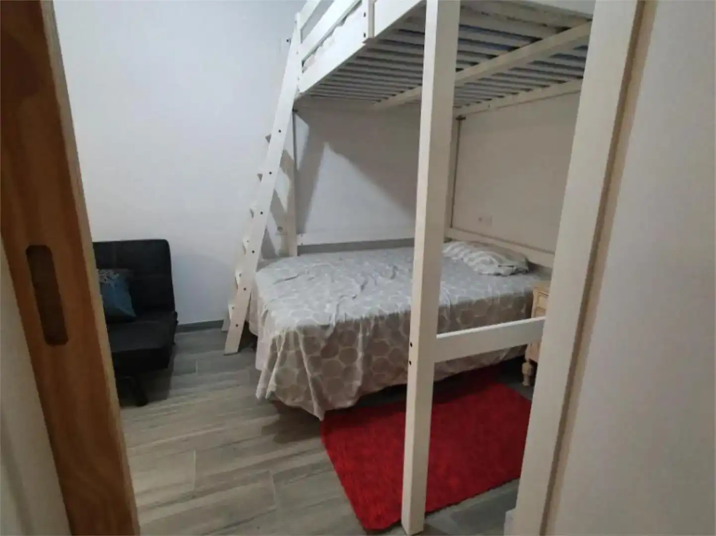 Schlafzimmer von Wohnung zum Verkauf in Casas de Millán mit Schwimmbad