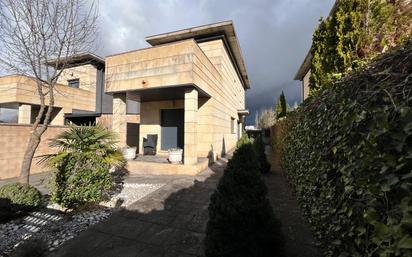 Vista exterior de Casa o xalet en venda en Cardeñajimeno amb Calefacció, Jardí privat i Terrassa