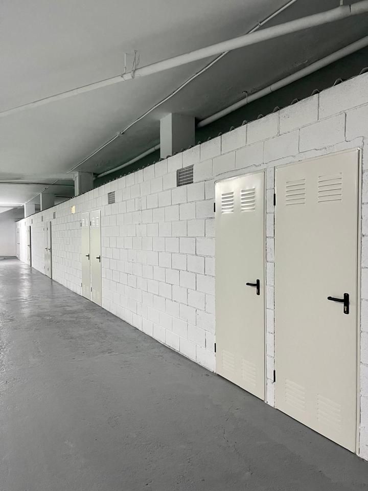 Box room for sale in Oleiros