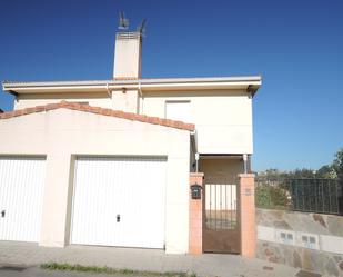 Vista exterior de Casa adosada en venda en Herradón de Pinares