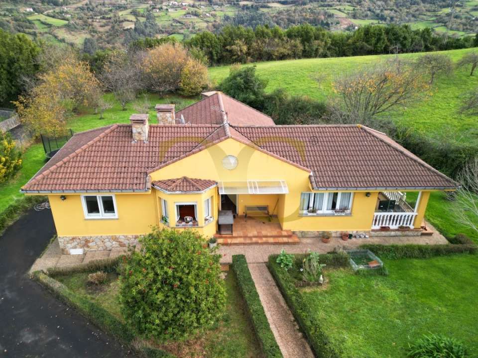 Vista exterior de Casa o xalet en venda en Gijón  amb Calefacció, Jardí privat i Terrassa
