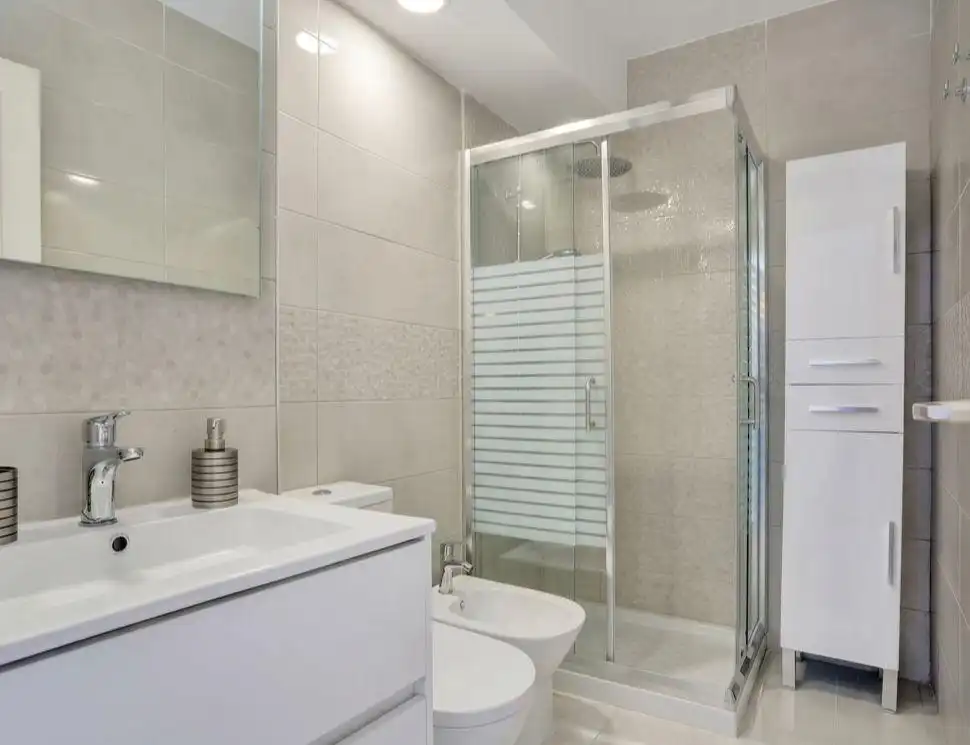 Baño de Apartamento en venta en Adeje con Amueblado, Balcón y Piscina comunitaria