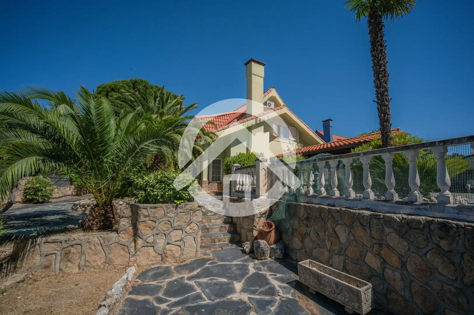 Vista exterior de Casa o xalet en venda en Campo Real amb Aire condicionat, Calefacció i Jardí privat