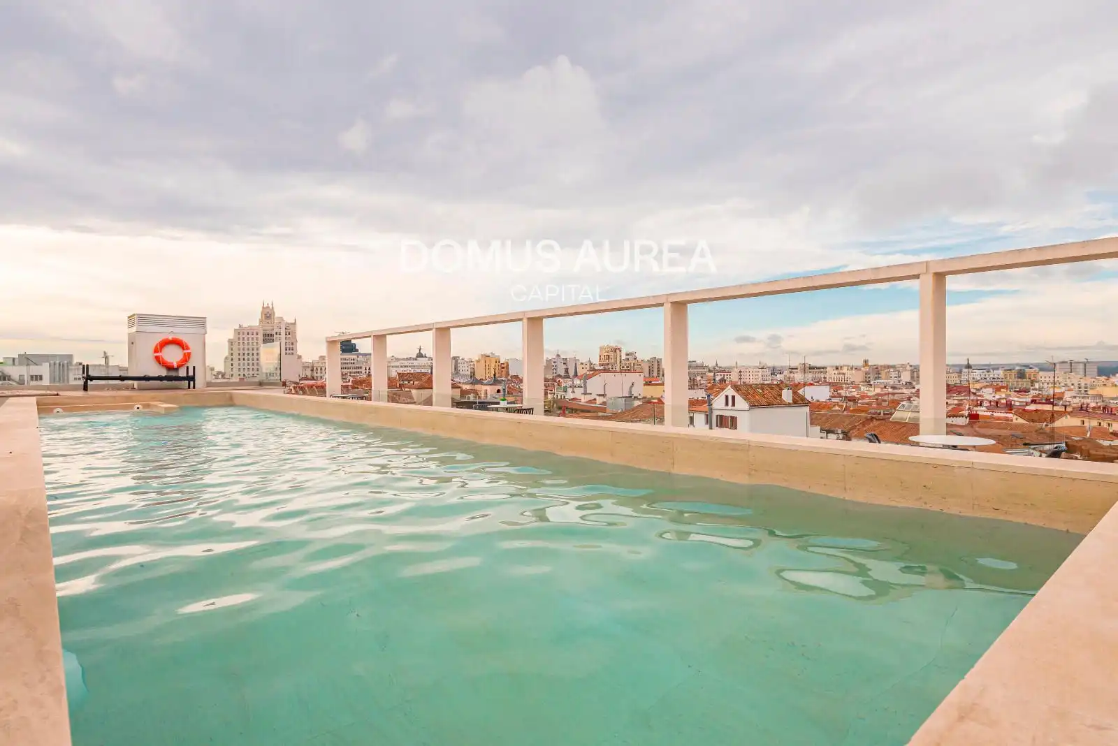 Schwimmbecken von Wohnung zum Verkauf in Madrid mit Klimaanlage, Heizung und Terrasse