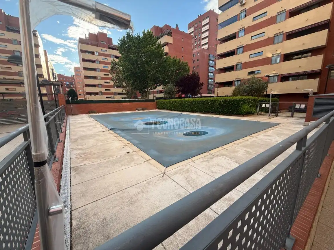 Außenansicht von Wohnung zum Verkauf in Madrid mit Heizung und Gemeinschaftspool