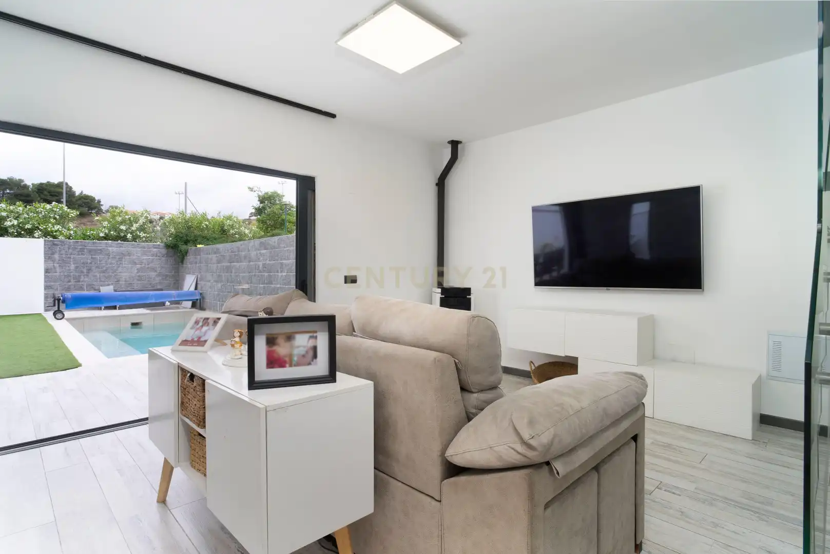 Living room of Houses for sale in Málaga  with Air Conditioner, Private garden and Storage room