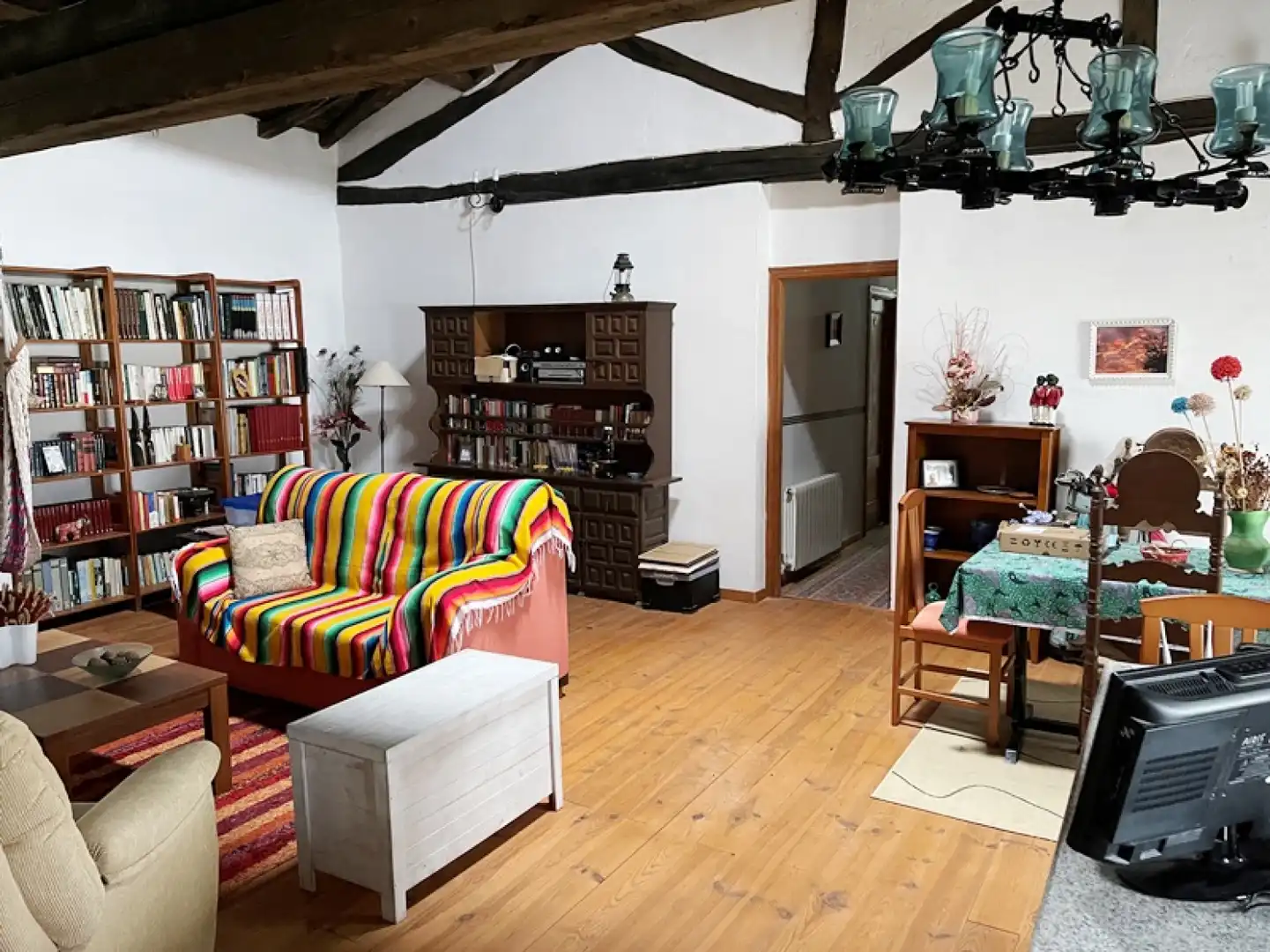 Sala d'estar de Casa o xalet en venda en Valle de Valdelucio amb Calefacció, Jardí privat i Parquet