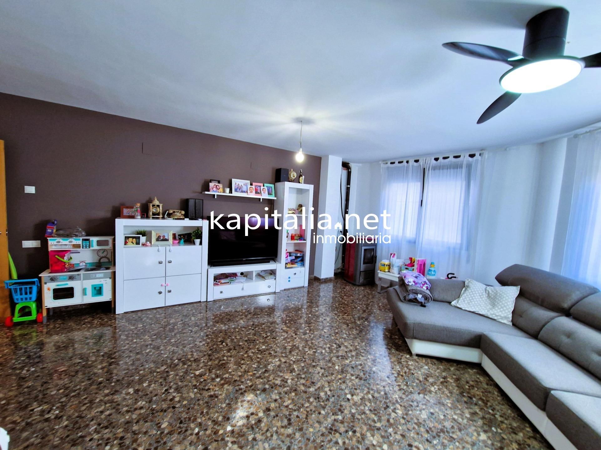 Living room of Flat for sale in Agullent  with Air Conditioner, Heating and Terrace
