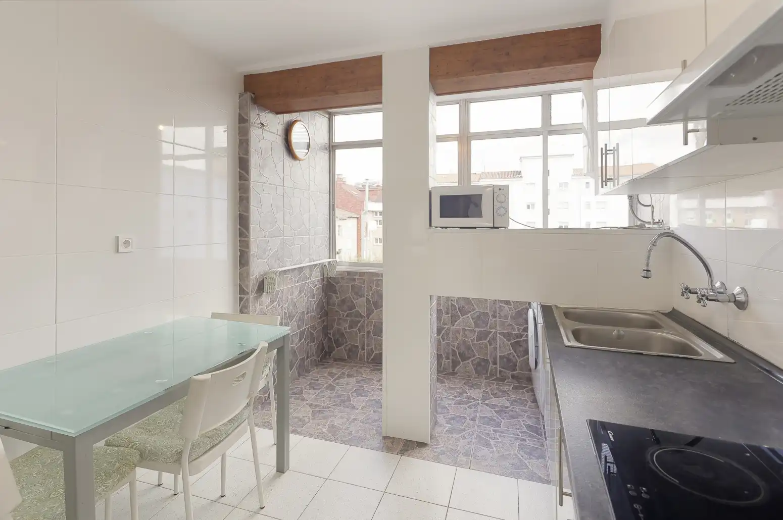 Küche von Wohnung zum Verkauf in Gijón  mit Heizung und Abstellraum