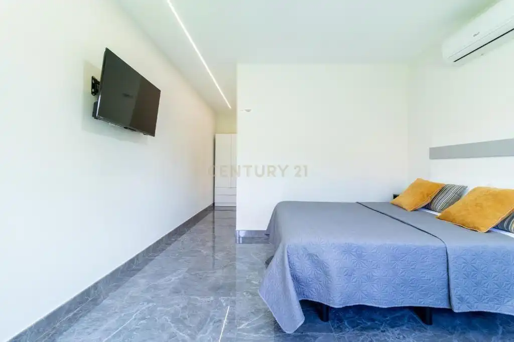 Bedroom of Buildings for sale in Fuengirola