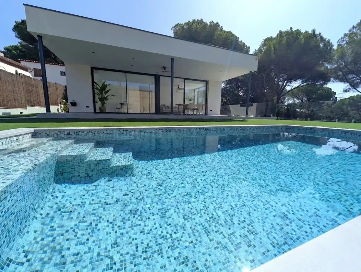 Villa mit Pool zum Verkauf in Avinguda del Mas Ambrós 12