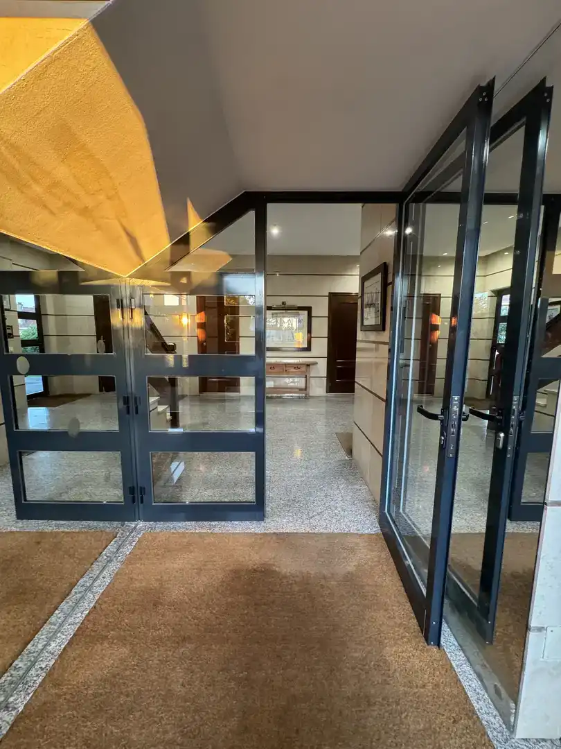 Wohnung zum Verkauf in Teo mit Klimaanlage, Schwimmbad und Balkon