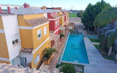 Vista exterior de Casa adosada en venda en Dolores amb Aire condicionat, Calefacció i Terrassa