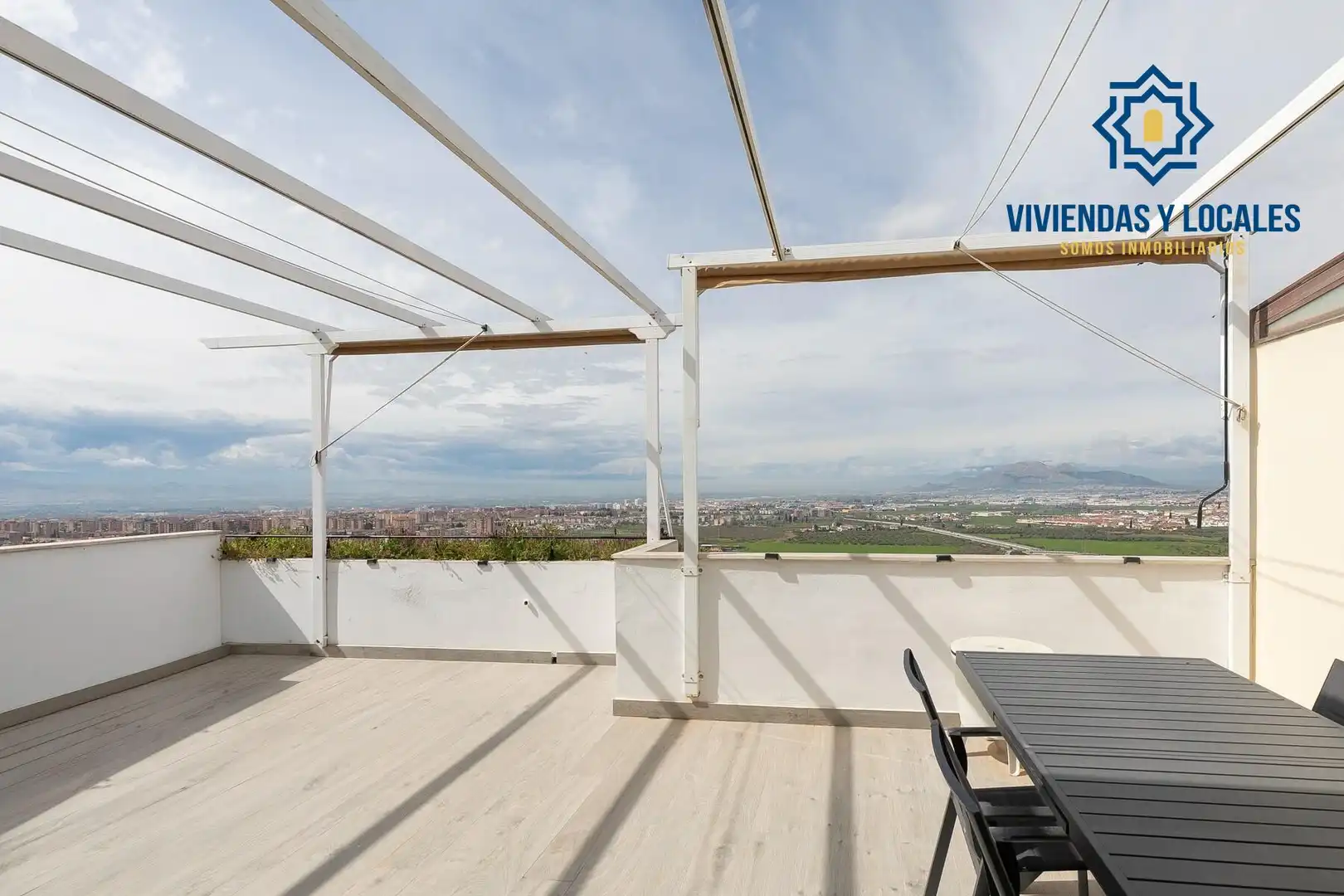 Terrassa de Àtic en venda en Jun amb Aire condicionat, Calefacció i Jardí privat
