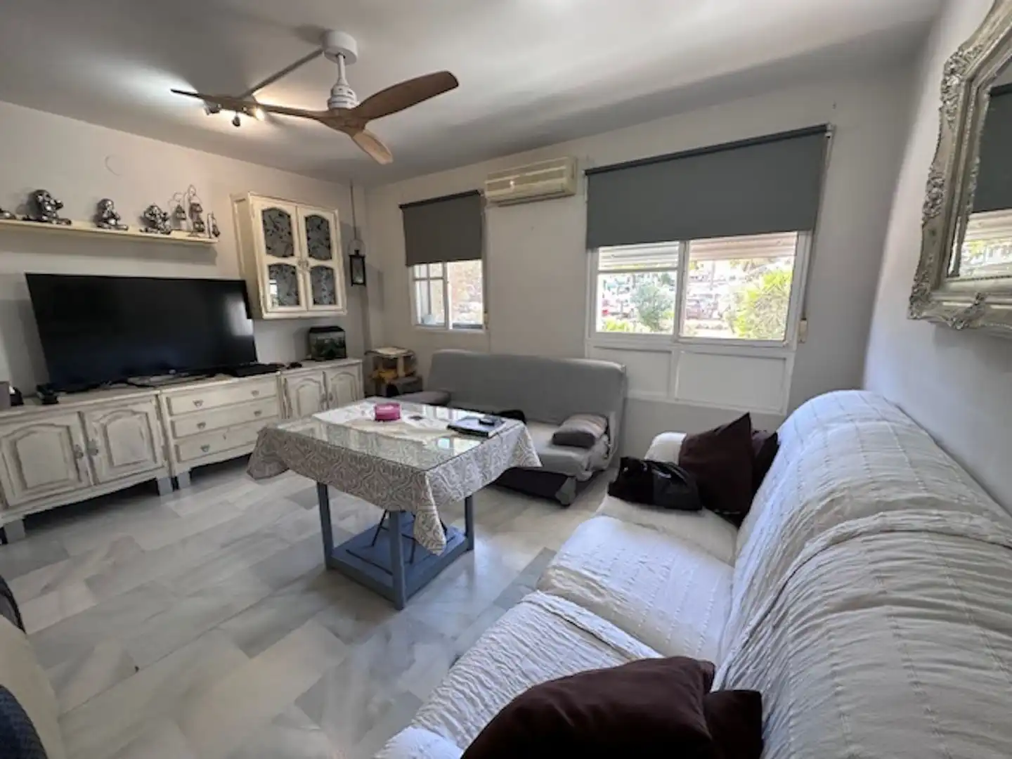 Living room of Flat for sale in Marbella  with Air Conditioner and Furnished