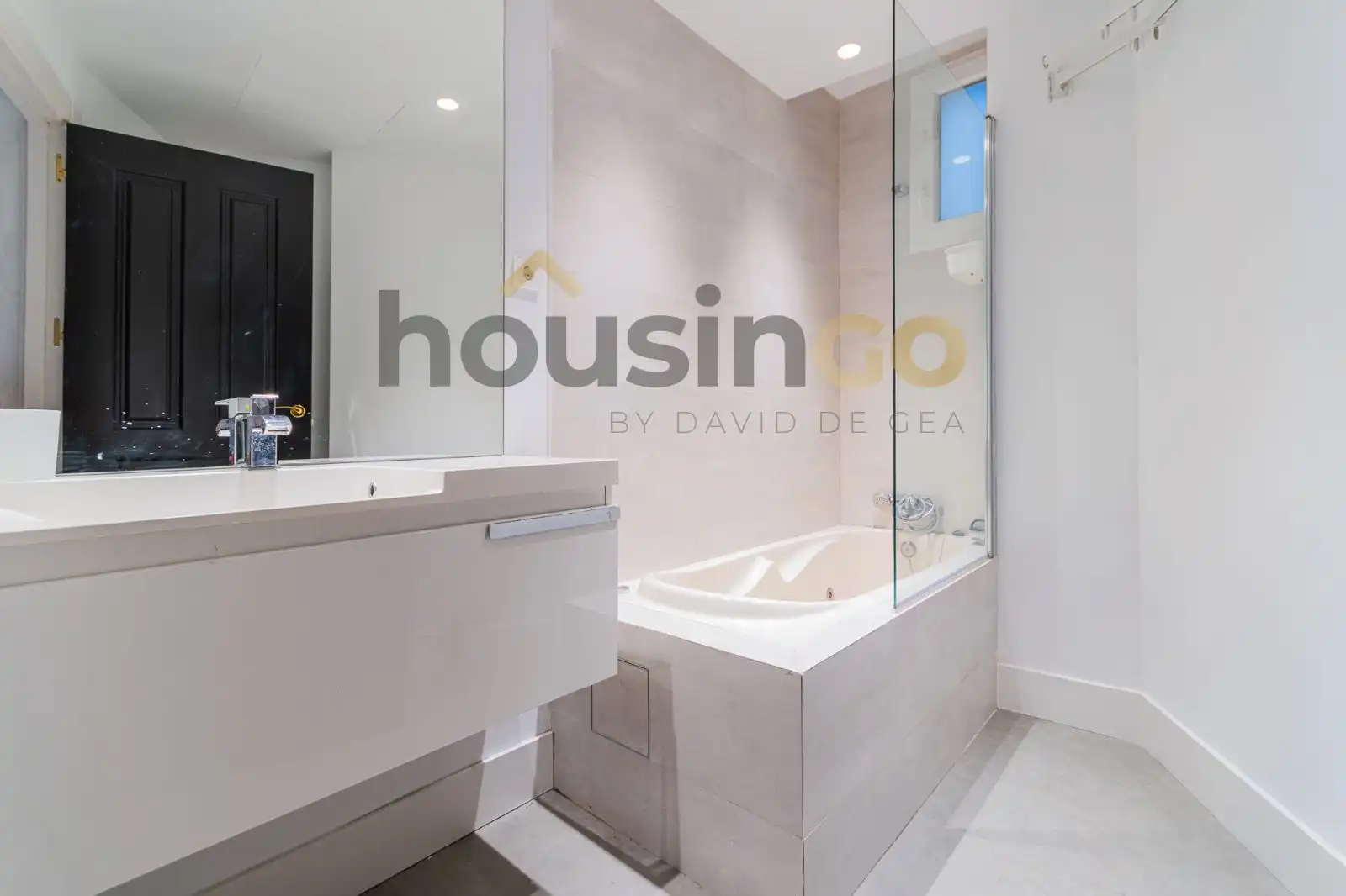 Baño de Piso de alquiler en Madrid con Aire acondicionado y Calefacción