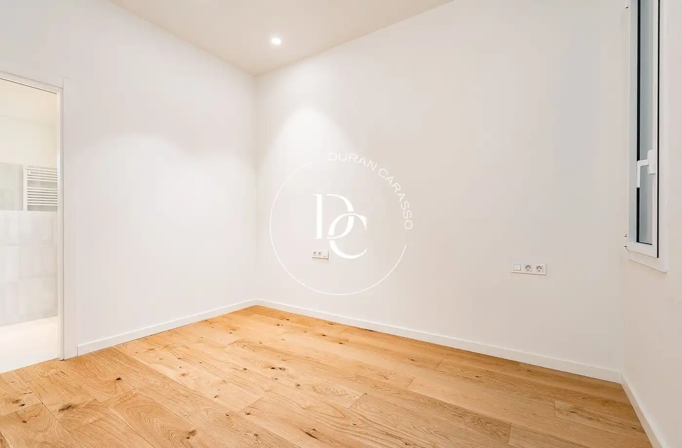 Wohnung zum Verkauf in Barcelona mit Klimaanlage, Heizung und Terrasse