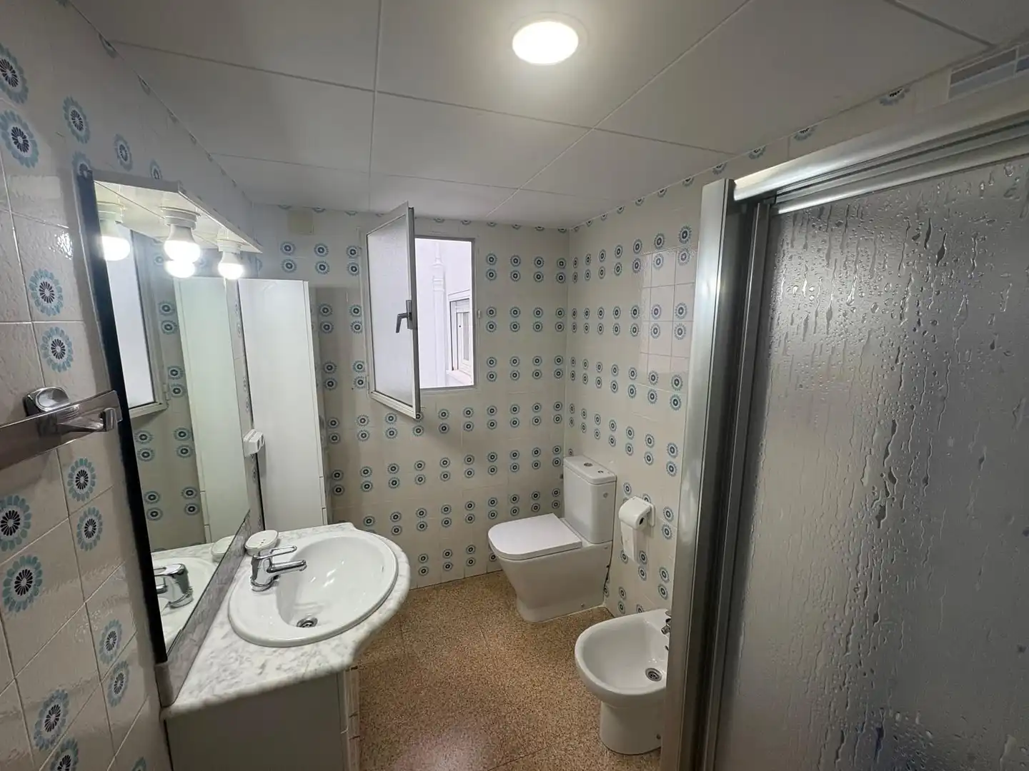 Bathroom of Flat for sale in Alcoy / Alcoi  with Air Conditioner, Storage room and Furnished