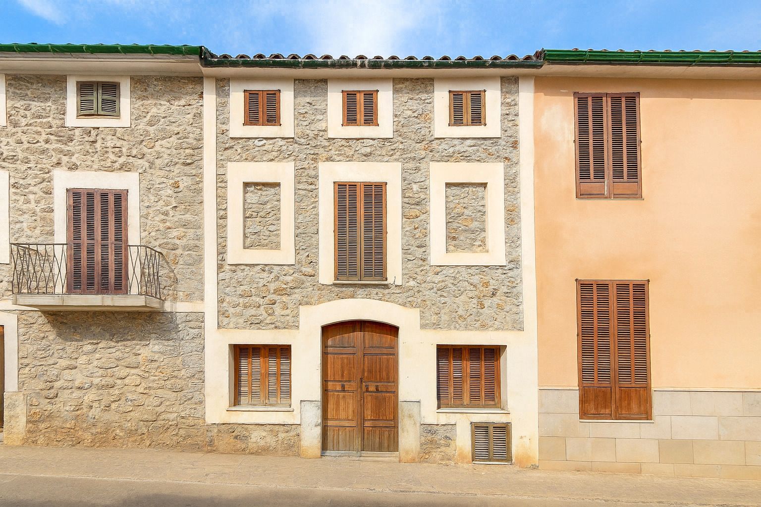 Vista exterior de Casa adosada en venda en Mancor de la Vall amb Terrassa i Balcó