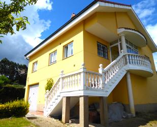 Vista exterior de Casa o xalet de lloguer en Torrelavega  amb Balcó