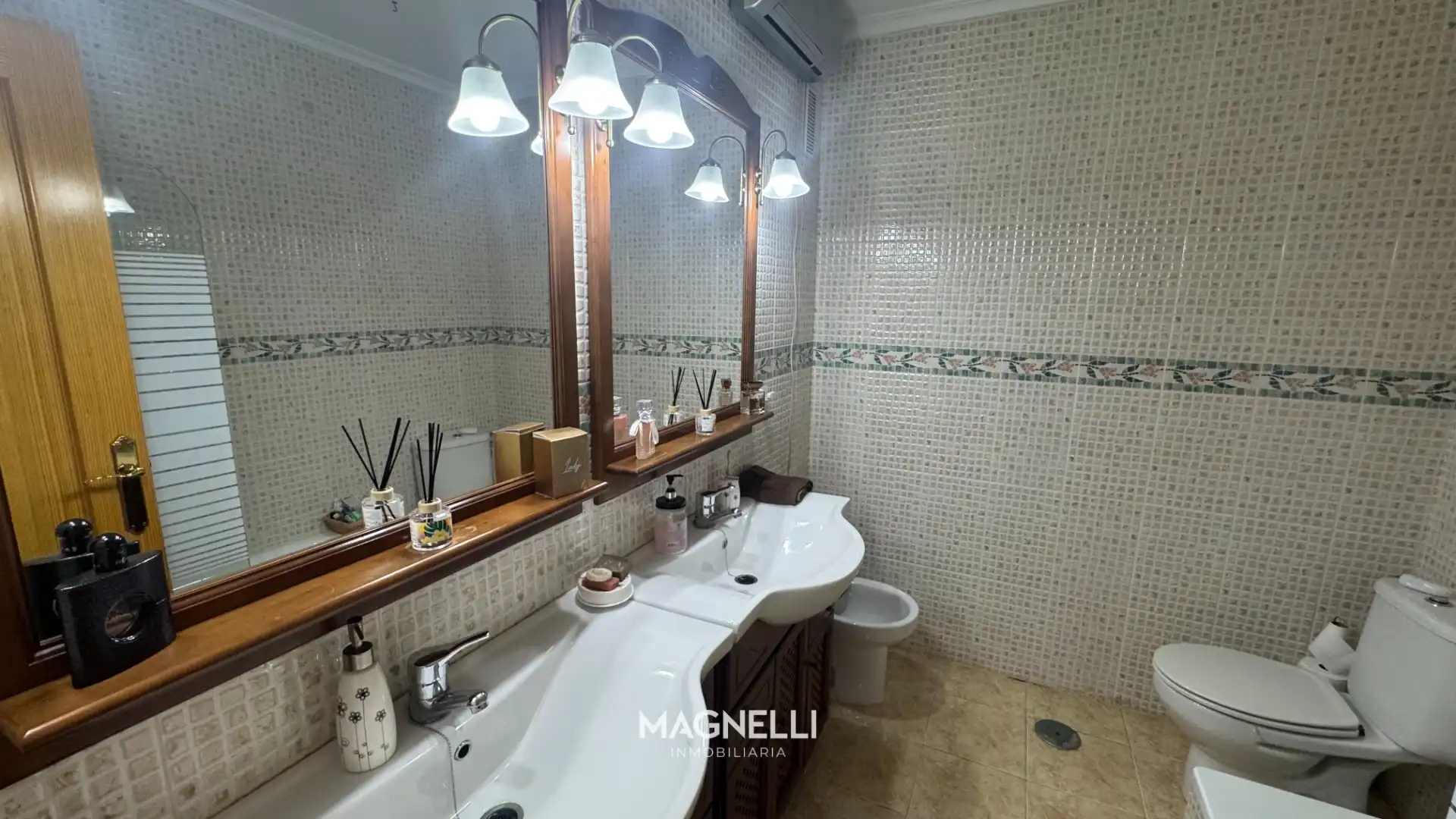 Baño de Casa adosada en venta en Elda con Jardín privado, Amueblado y Balcón