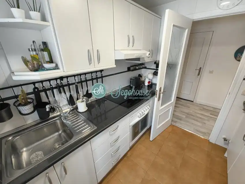 Cocina de Piso en venta en Torrecaballeros con Calefacción, Terraza y Amueblado