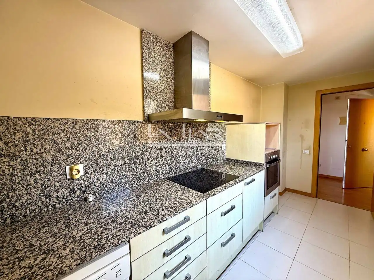Cocina de Piso en venta en Vic con Calefacción, Parquet y Terraza