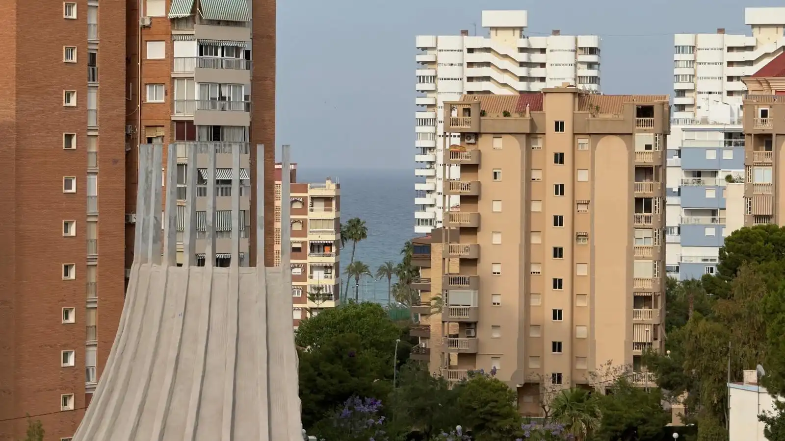 Außenansicht von Wohnung zum Verkauf in Alicante / Alacant mit Klimaanlage, Heizung und Privatgarten