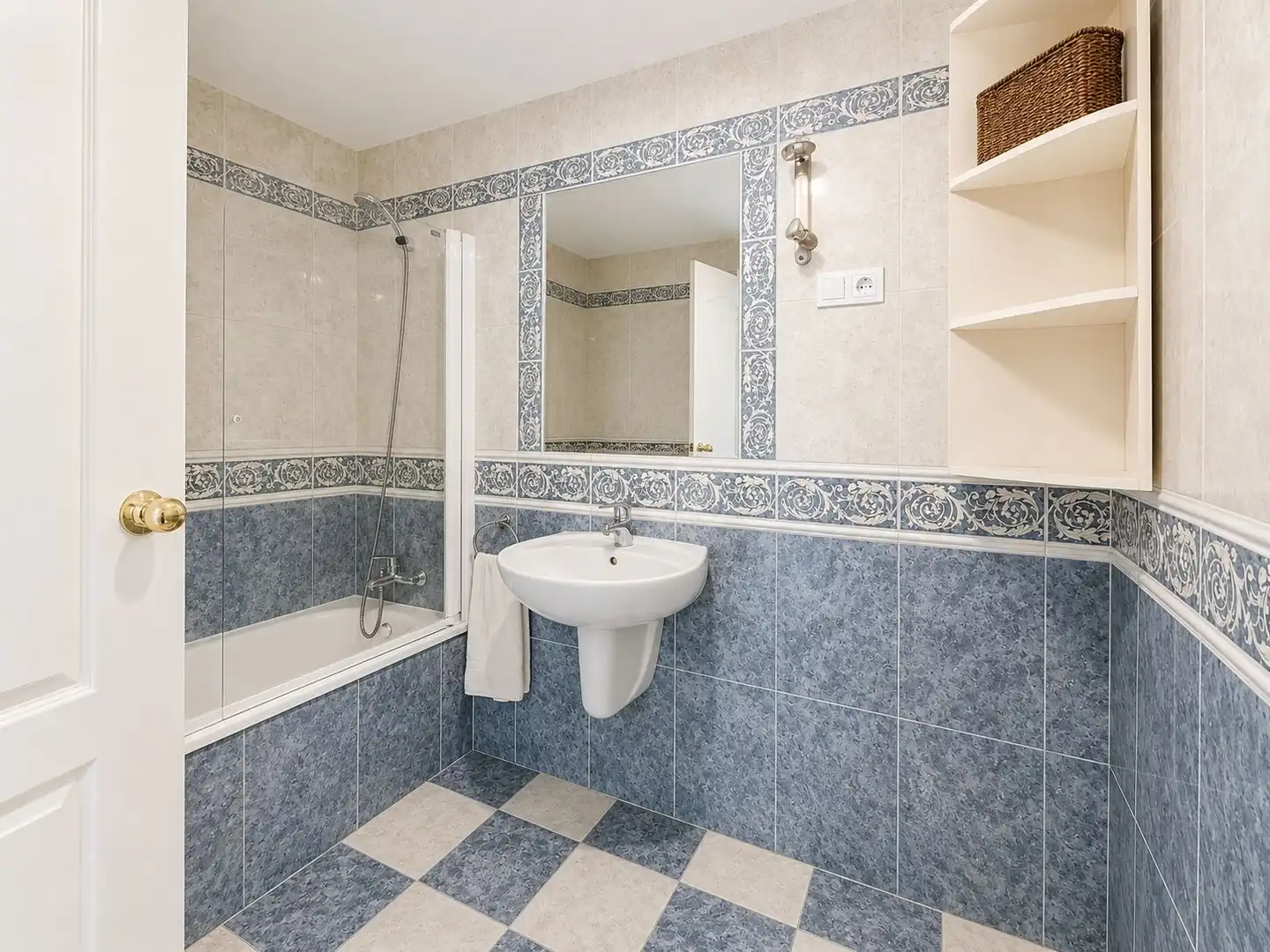 Bany de Apartament en venda en Benalmádena amb Jardí privat i Piscina comunitària