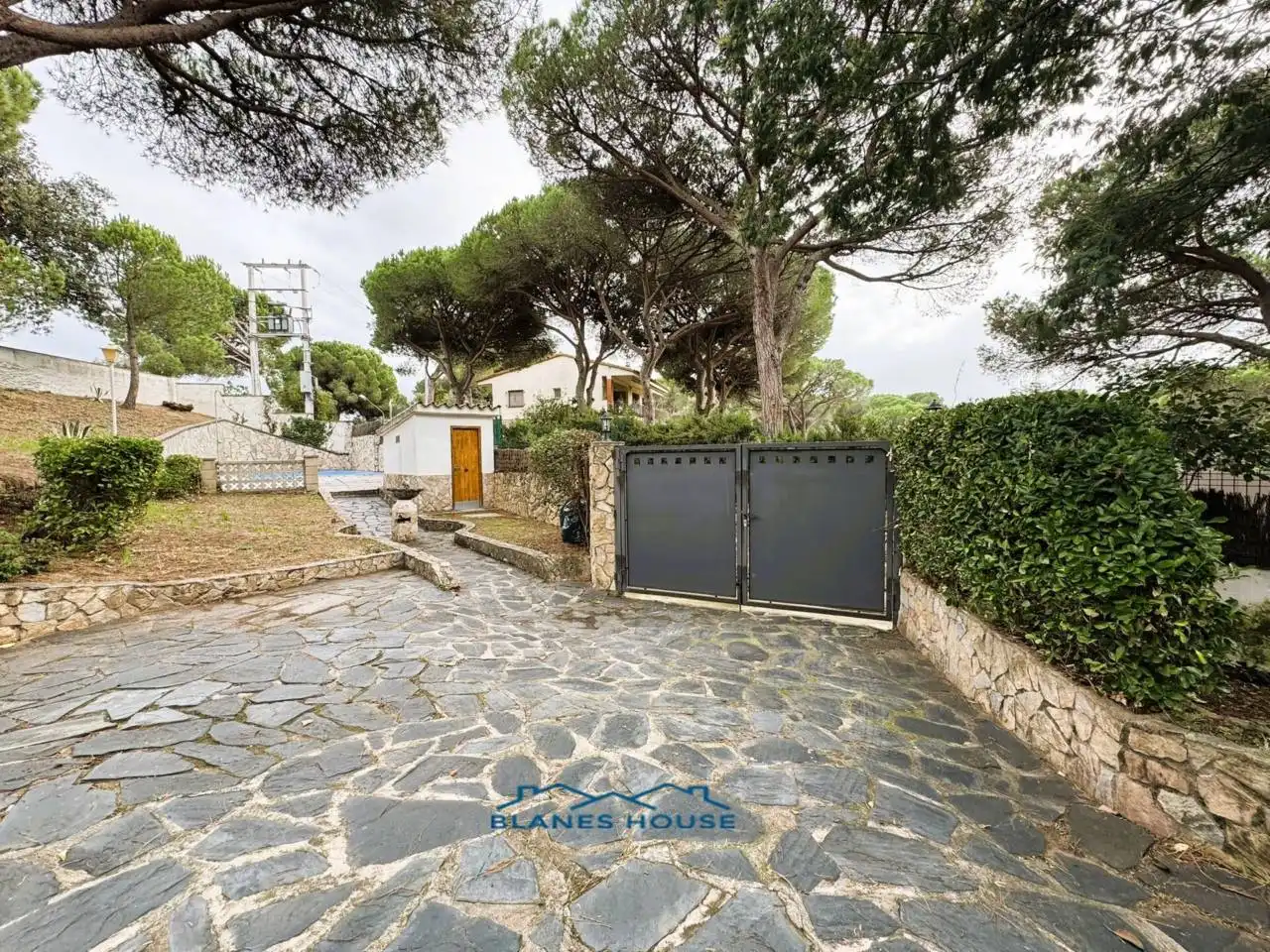 Vista exterior de Casa o xalet en venda en Tordera amb Aire condicionat, Jardí privat i Terrassa