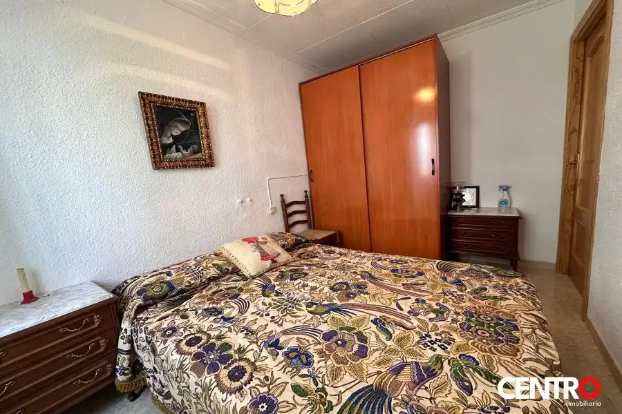 Dormitori de Casa o xalet en venda en Guadahortuna amb Jardí privat
