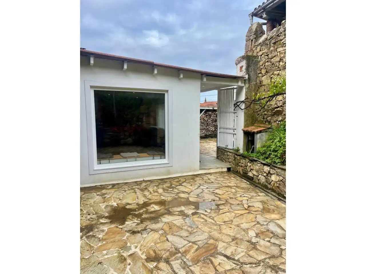 Außenansicht von Haus oder Chalet zur Miete in Miño mit Heizung, Privatgarten und Schwimmbad