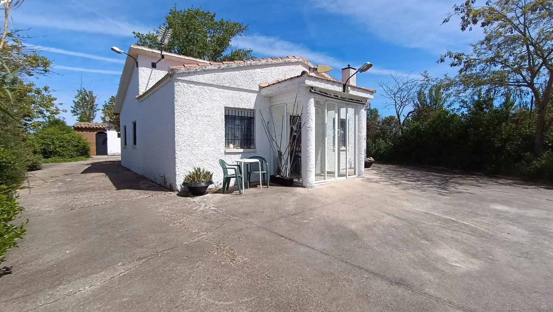 Vista exterior de Casa o xalet en venda en Villares de la Reina amb Calefacció i Moblat