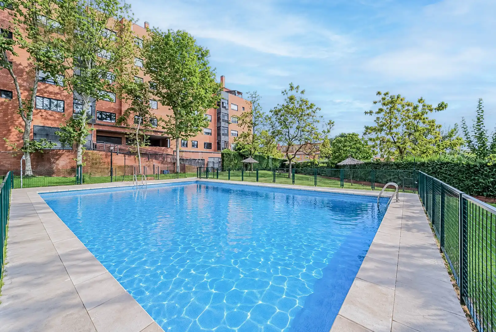 Piso con piscina en venta en Calle del Eucalipto 2