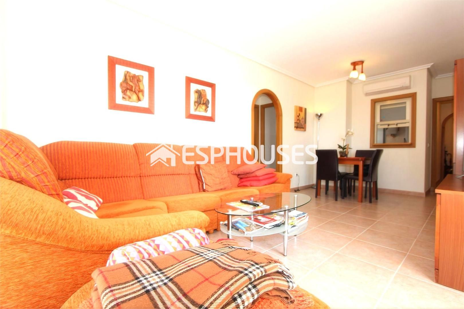 Sala de estar de Apartamento en venta en Guardamar del Segura con Aire acondicionado, Terraza y Amueblado