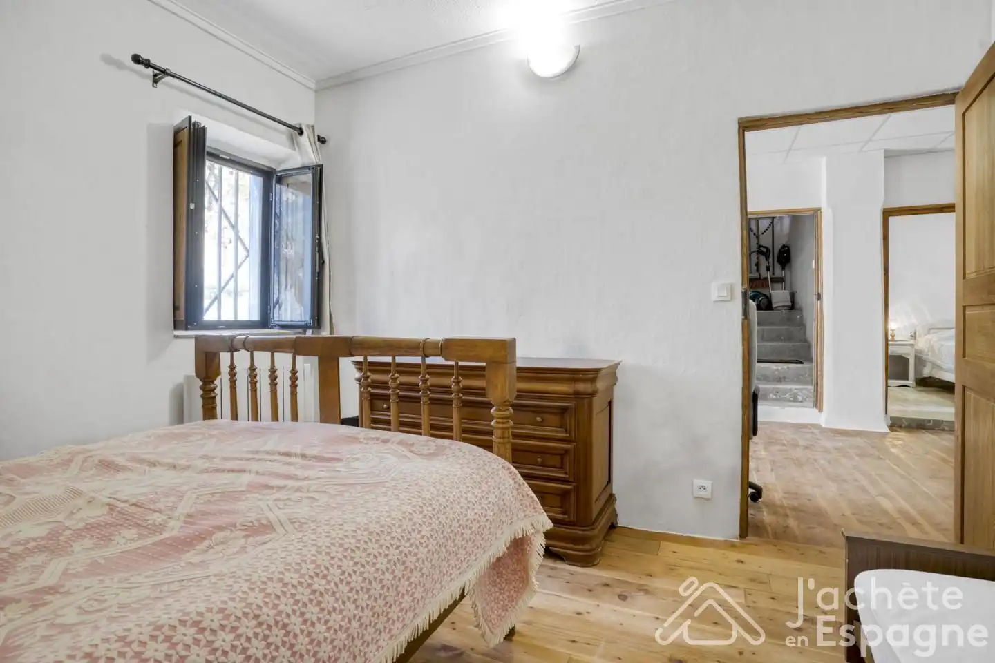 Dormitori de Casa o xalet en venda en Cortes de Pallás amb Aire condicionat, Parquet i Moblat