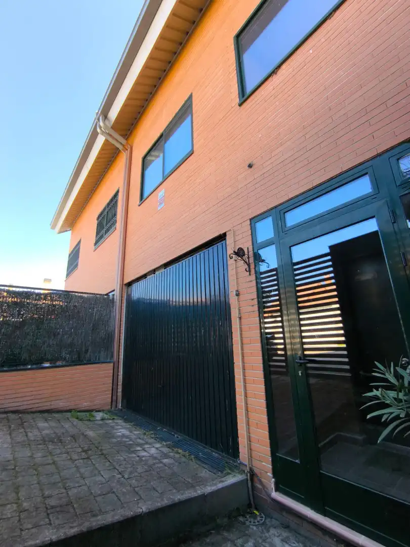 Vista exterior de Casa o xalet en venda en Villamantilla amb Aire condicionat, Calefacció i Jardí privat