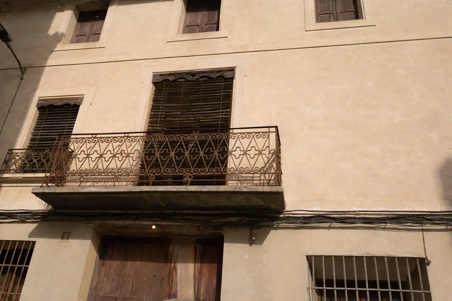 Vista exterior de Casa adosada en venda en L'Olleria amb Traster i Balcó
