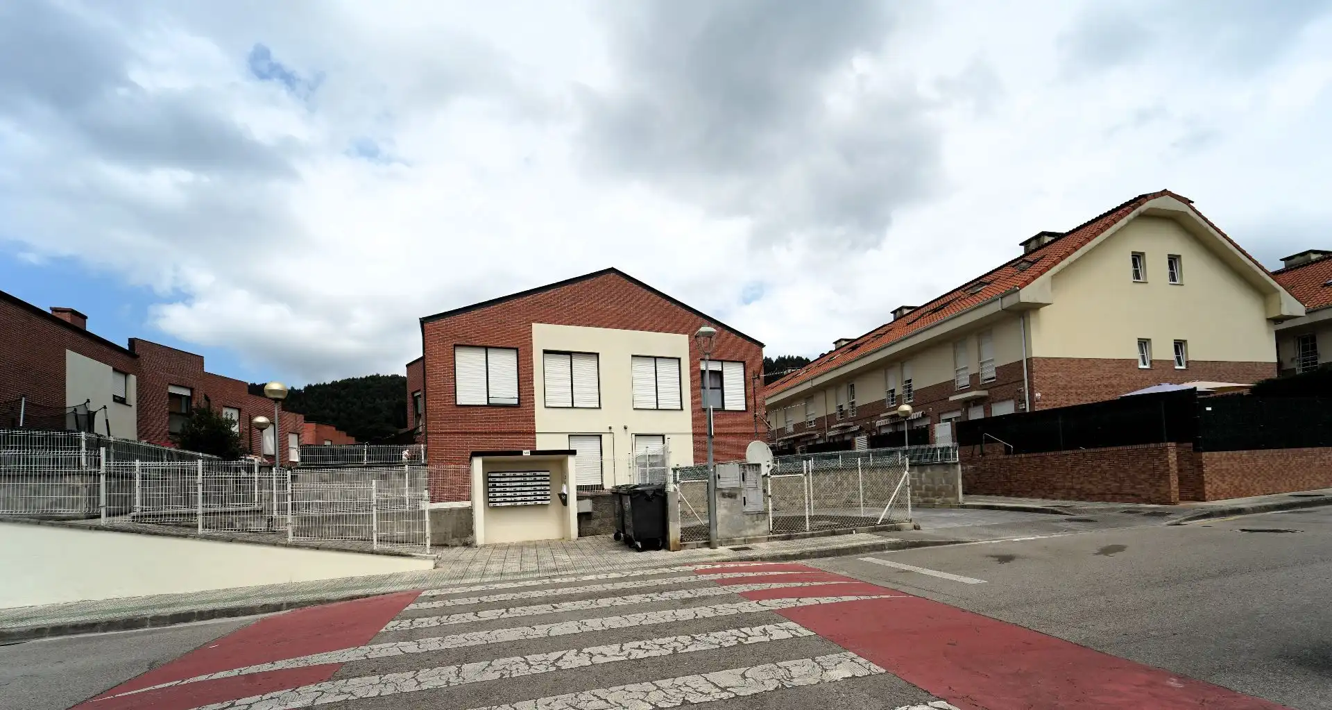Vista exterior de Casa adosada en venta en Piélagos con Calefacción, Jardín privado y Terraza