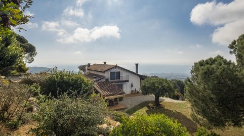 Casa en venta en Mataró con vistas al mar y amplio terreno, Bild 3