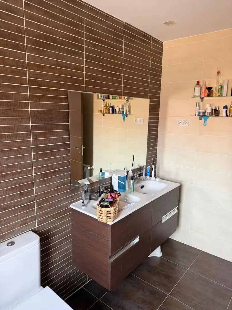Badezimmer von Haus oder Chalet zum Verkauf in Meco mit Klimaanlage, Heizung und Terrasse