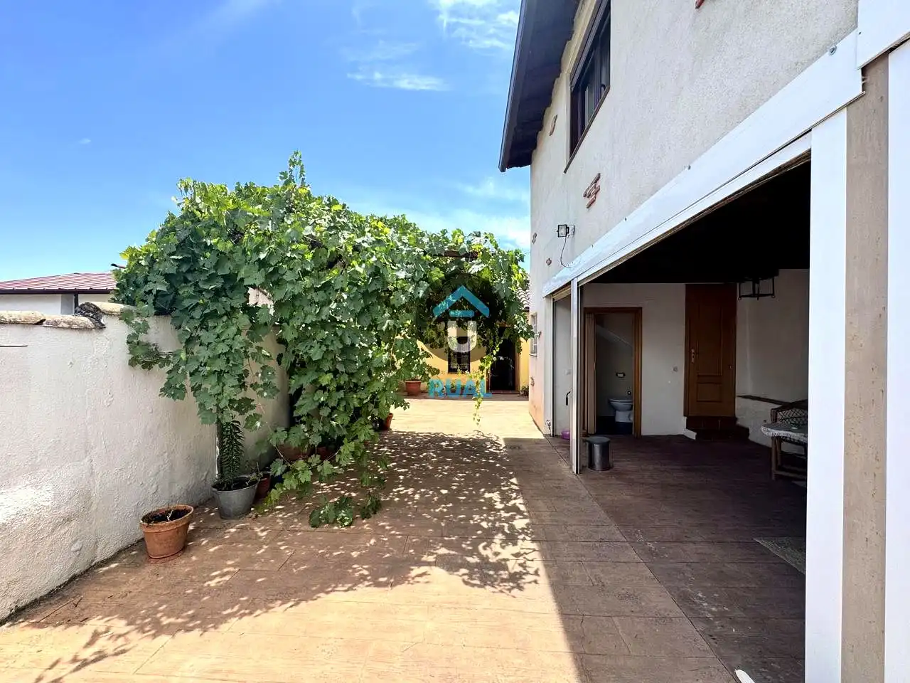 Exterior view of Houses for rent in Navalcán  with Terrace