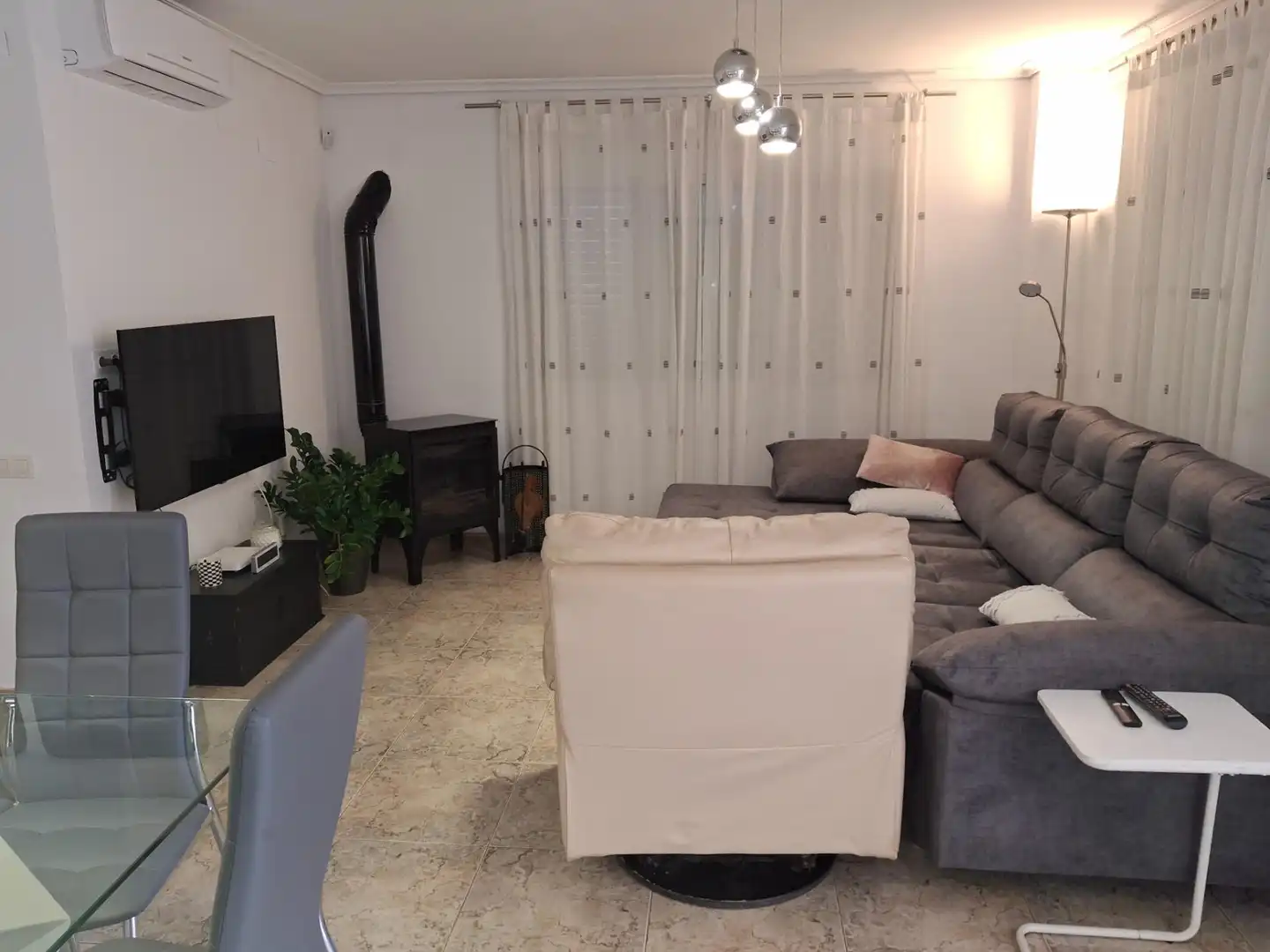 Wohnzimmer von Einfamilien-Reihenhaus zum Verkauf in Oropesa del Mar / Orpesa mit Klimaanlage und Balkon