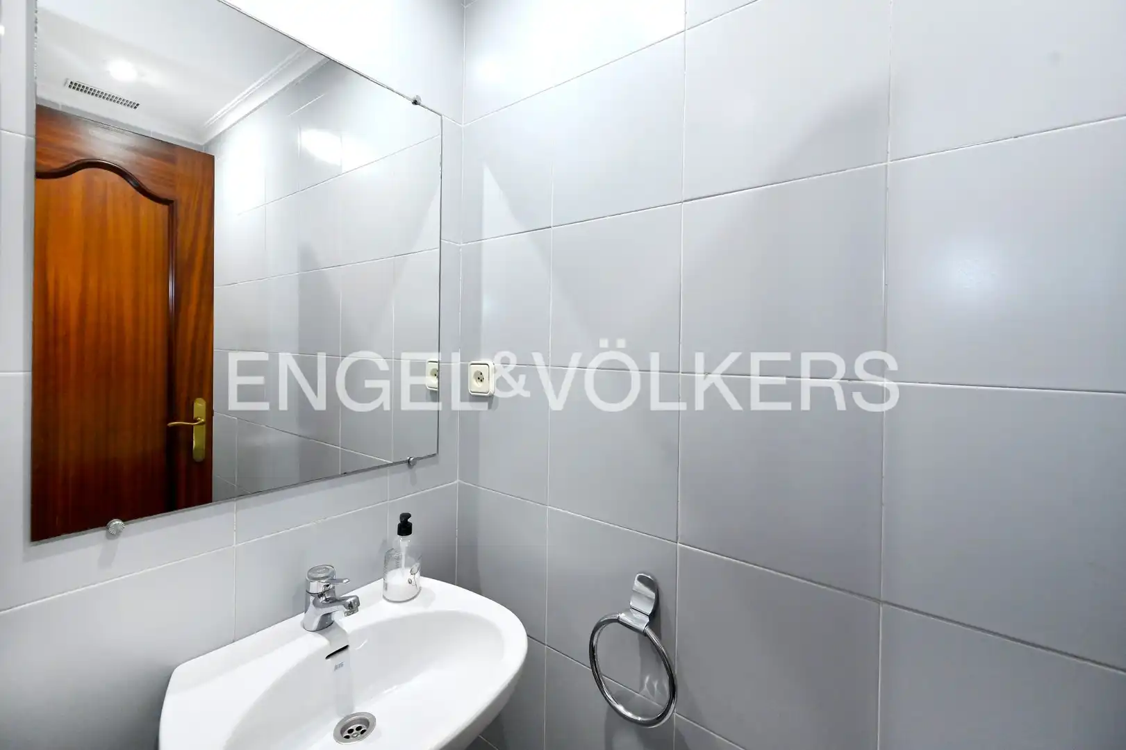 Badezimmer von Maisonette zur Miete in Santander mit Heizung, Privatgarten und Parkett