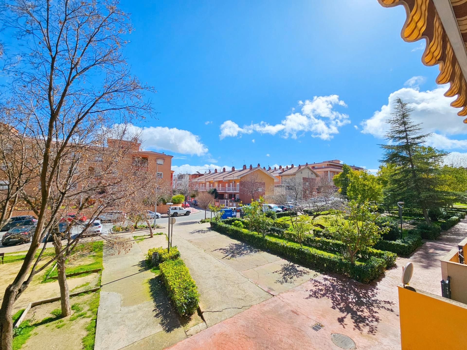 Vista exterior de Pis en venda en  Jaén Capital amb Aire condicionat, Calefacció i Terrassa