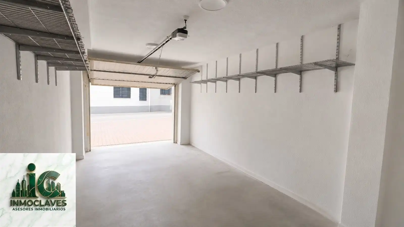 Detached homes for sale in Algeciras  with Air Conditioner, Heating and Private garden